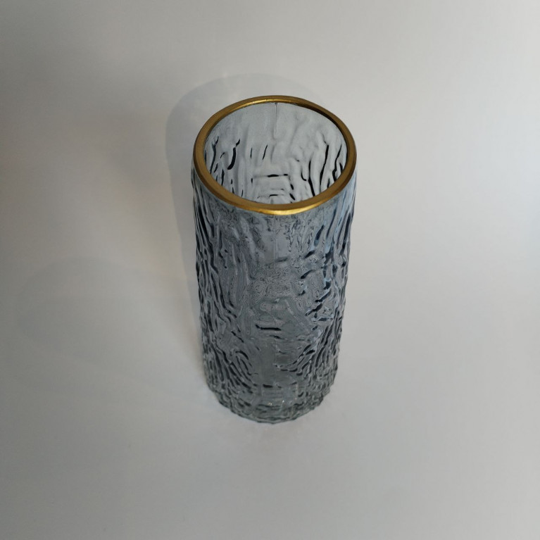 VAS i MÖRK GLAS